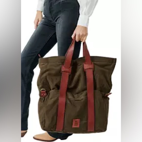 New We The Free Long Weekend Bag!!🔥🔥🔥 - Picture 4 of 16